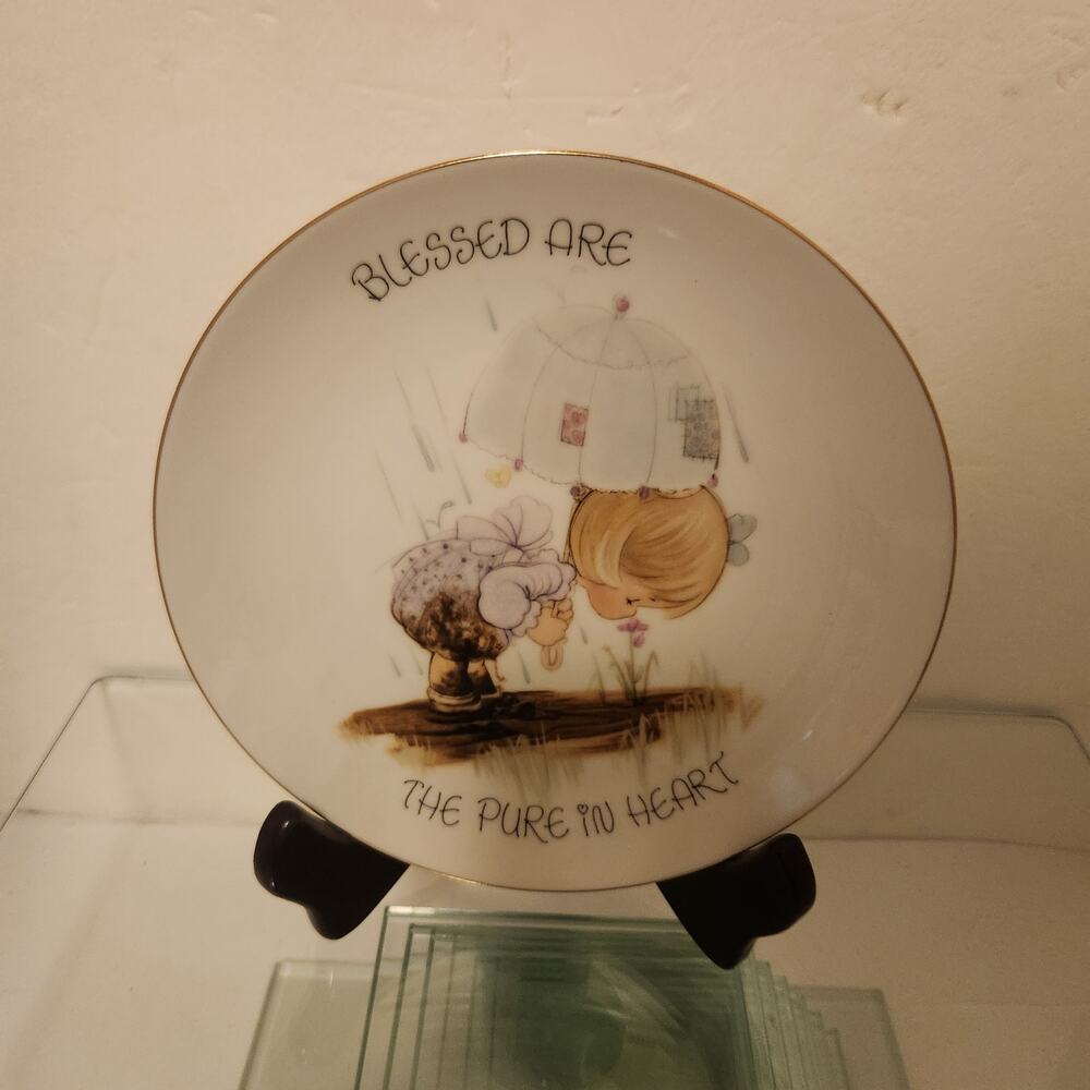 Vintage 1984Precious Moments "Blessed Are The Pure Heart" Plate with stand